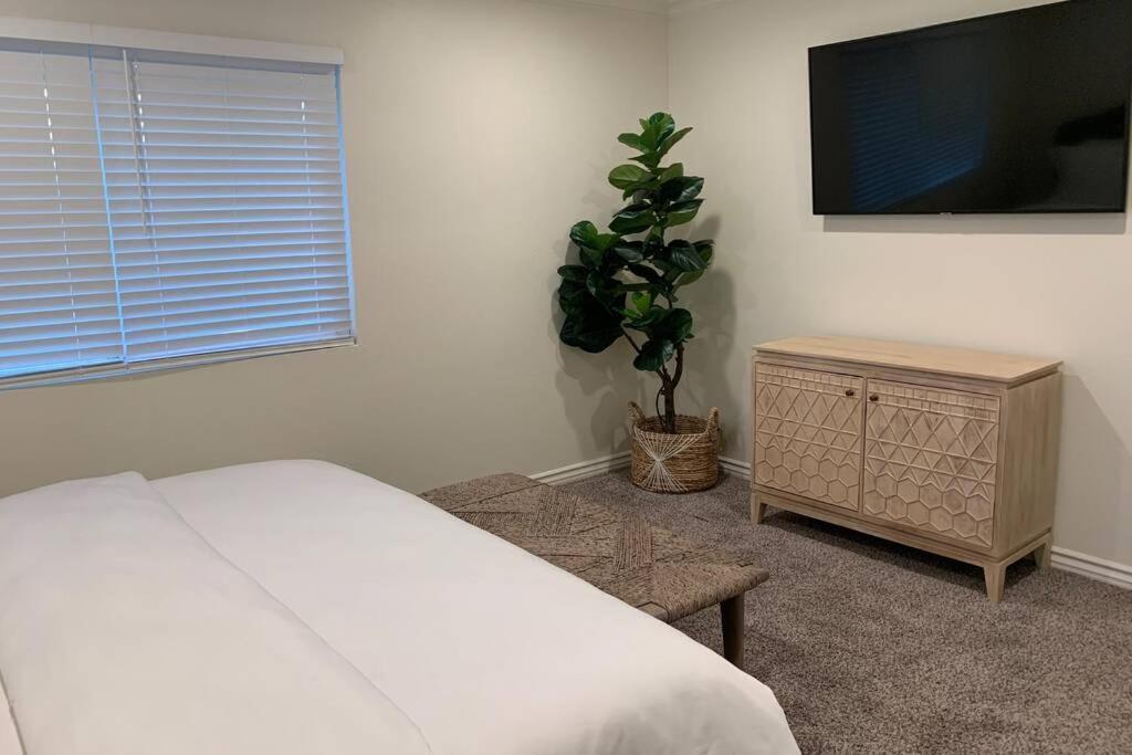City Center Villa - Pool, Patio & Close To Beach! 헌팅턴비치 외부 사진